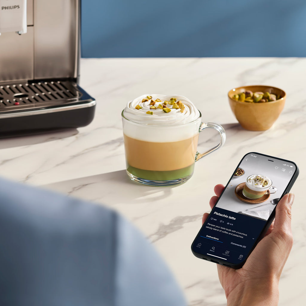 Fully automatic coffee machine 5400 Series EP5447/90 LatteGo milk system, 12 coffee specialties, intuitive display, 4 user profiles, black/chrome