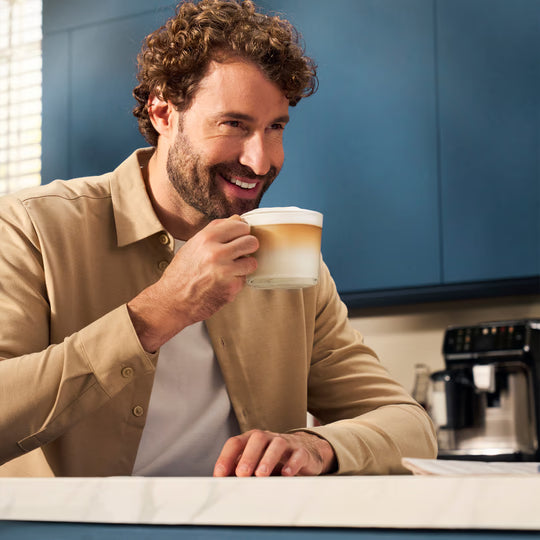 Fully automatic coffee machine 5400 Series EP5447/90 LatteGo milk system, 12 coffee specialties, intuitive display, 4 user profiles, black/chrome